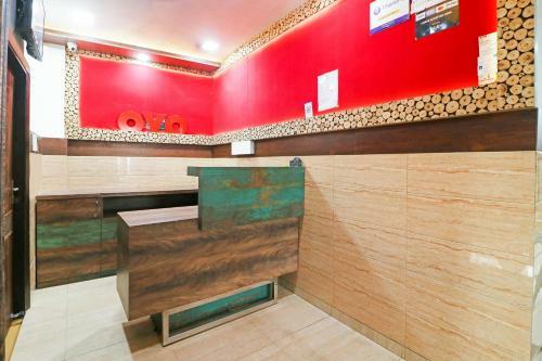 Hotel Oyo 48489 Adarsh Plaza