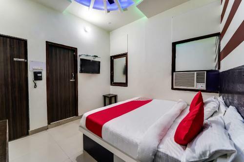 Oyo 60800 Hotel Landlord