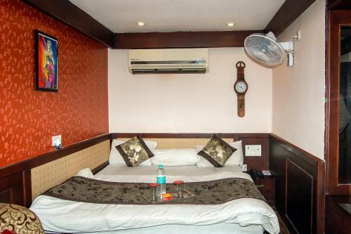 Oyo 7864 Moments Hotel