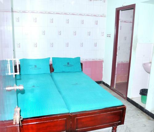 Lodge Hotel Priya Towers