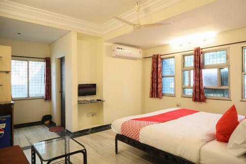 Oyo 24837 Hotel Payal