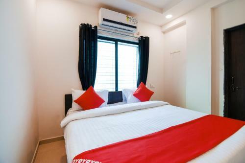 Hotel Oyo 47606 White House Regency
