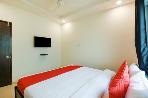 Hotel Oyo 47606 White House Regency