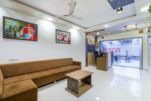 Hotel Oyo 71736 Happy Stay Inn