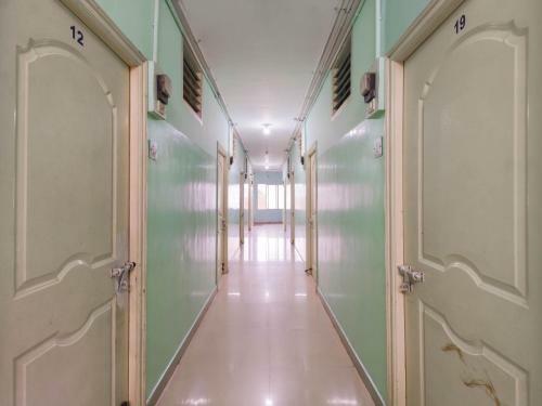 Hotel Oyo 76215 Royal Residency