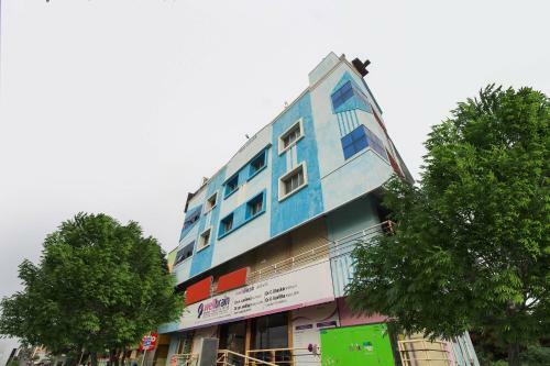 Hotel Oyo 76215 Royal Residency