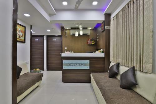Oyo 40026 Hotel Acropole
