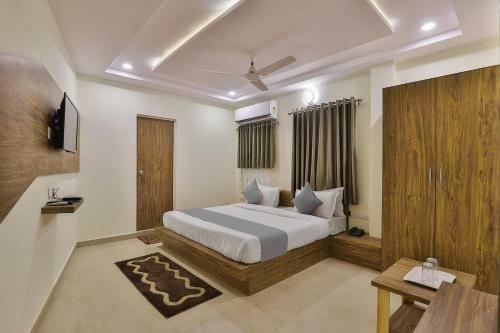 Hotel Fabexpress Sg Sarkhej-gandhinagar Highway