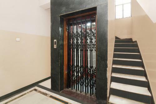 Spot On 37669 Hotel Shiva Sai Lodge