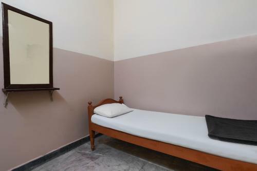 Hotel Spot On 48349 Sri Sai Lohith Lodge