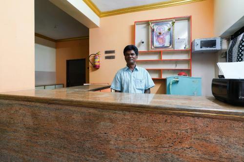 Hotel Spot On 48349 Sri Sai Lohith Lodge
