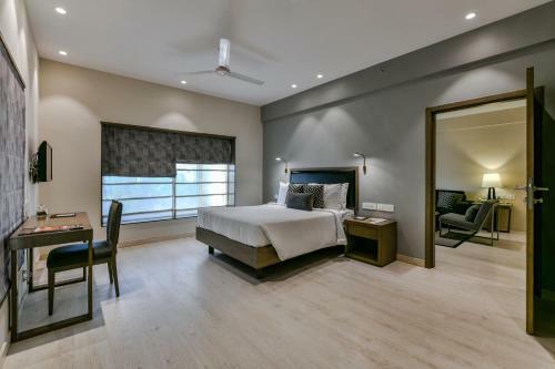 Hotel Sun-n-sand Suites, Shirdi