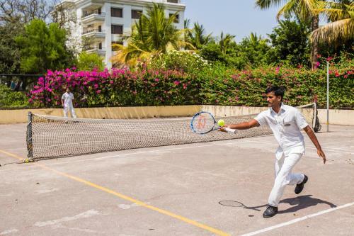 Hotel Sun-n-sand Suites, Shirdi