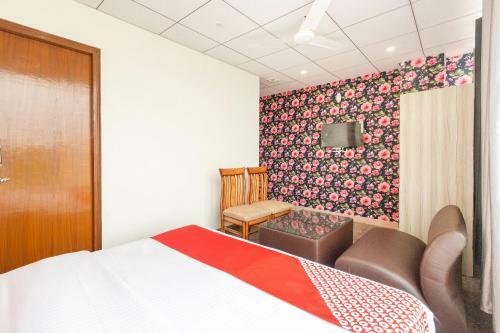 Oyo 40649 Hotel Kapoor Residency