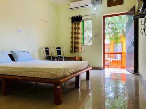 Hotel Anand Dham Guest House