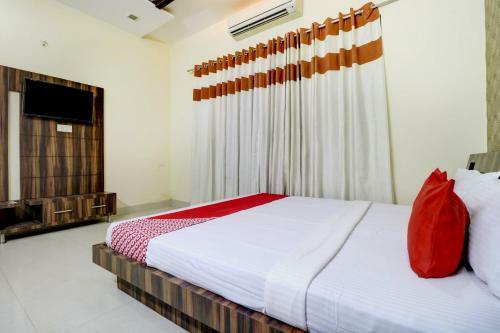 Oyo 77889 Hotel Viva City