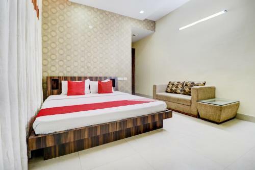Oyo 77889 Hotel Viva City