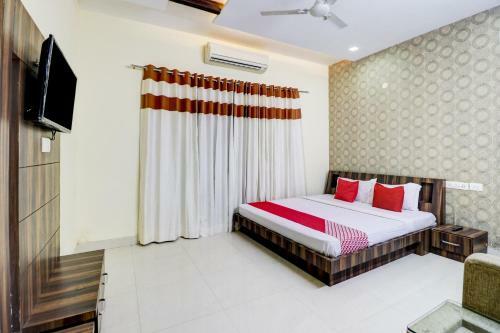 Oyo 77889 Hotel Viva City