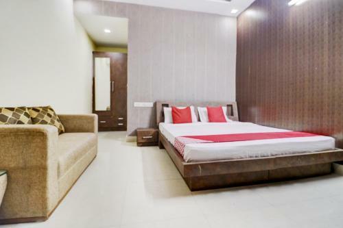 Oyo 77889 Hotel Viva City
