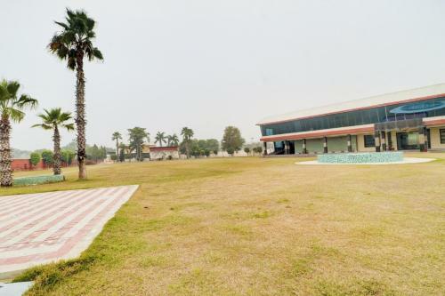 Oyo 77889 Hotel Viva City