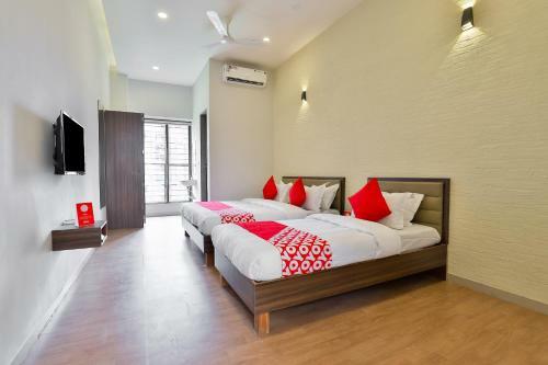 Hotel Oyo 18775 Utsav Banquet And Rooms
