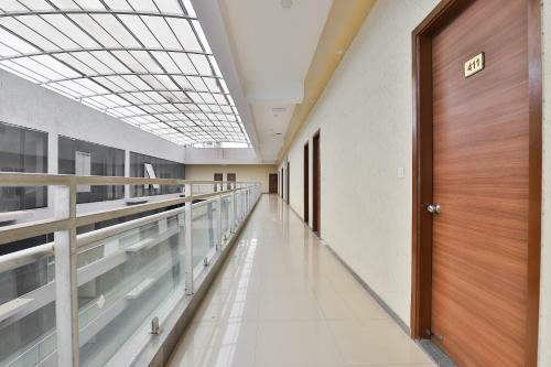 Hotel Oyo 18775 Utsav Banquet And Rooms