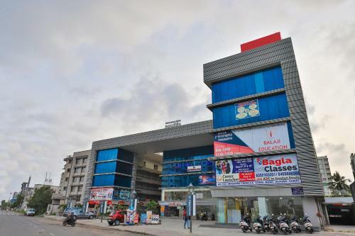 Hotel Oyo 18775 Utsav Banquet And Rooms