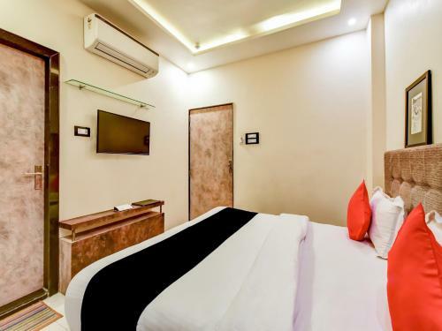 Capital O 73835 Hotel Frontier Royal & Banquet
