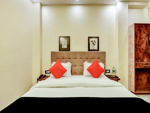 Capital O 73835 Hotel Frontier Royal & Banquet