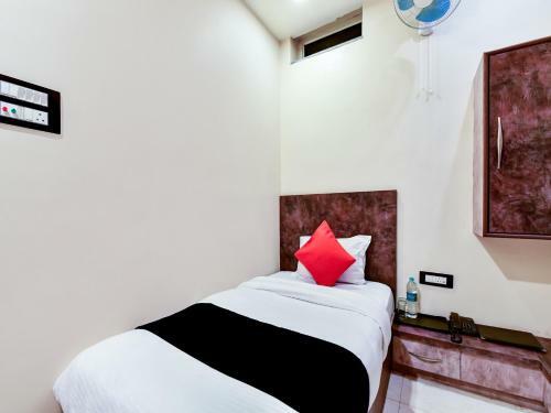 Capital O 73835 Hotel Frontier Royal & Banquet