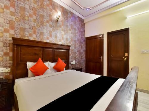 Capital O 73835 Hotel Frontier Royal & Banquet