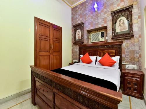 Capital O 73835 Hotel Frontier Royal & Banquet