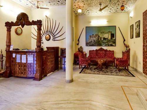 Capital O 73835 Hotel Frontier Royal & Banquet