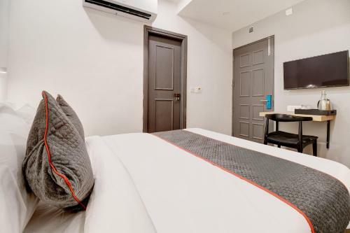 Oyo 77002 Hotel Royal Comfort