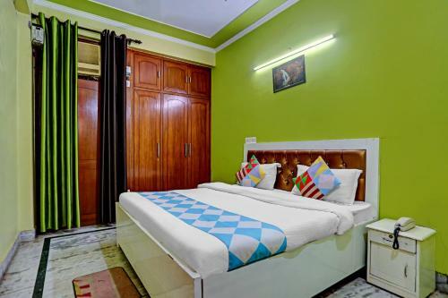 Oyo 79996 Flagship Hotel G M Homes