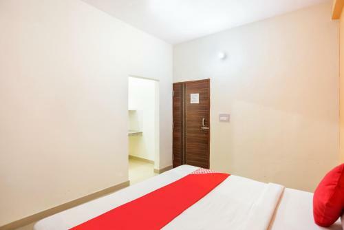 Oyo 62948 Hotel Dakshit Inn
