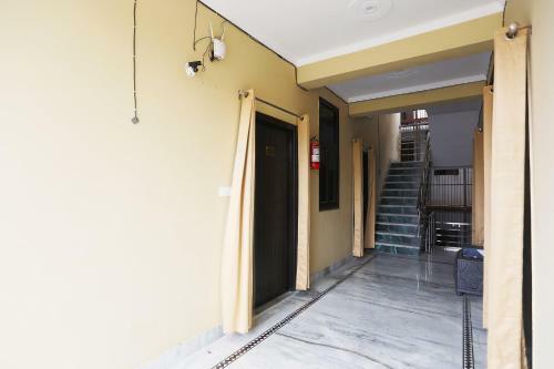 Hotel Oyo 42405 Noida Relax