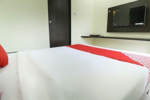 Hotel Oyo 69575 Nisarg Blue