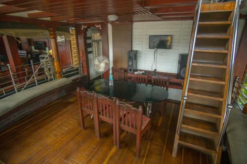 Ekah Backwaters Cruise -houseboat , Alleppey