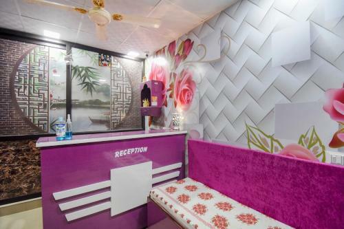 Spot On 75417 Hotel Adesh