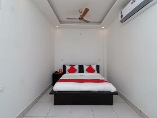 Oyo 26989 Hotel Invogue