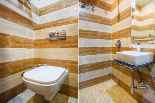 Oyo 70744 Hotel Atharv