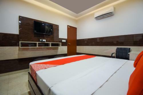 Oyo 70744 Hotel Atharv