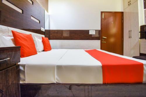Oyo 70744 Hotel Atharv
