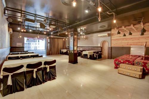 Oyo 15742 Hotel Ashoka