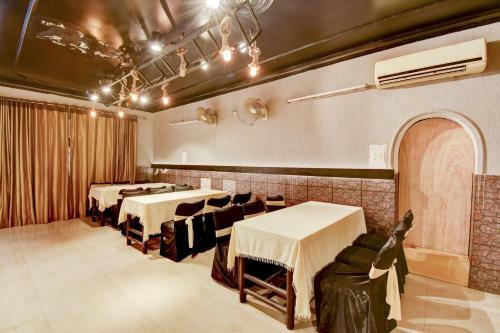 Oyo 15742 Hotel Ashoka