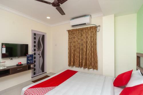 Bed & Breakfast Oyo 24311 Sai Sasi Residency
