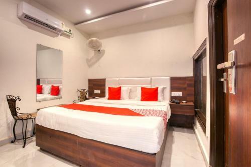 Oyo 42743 Hotel Midway