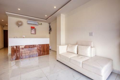Oyo 42743 Hotel Midway