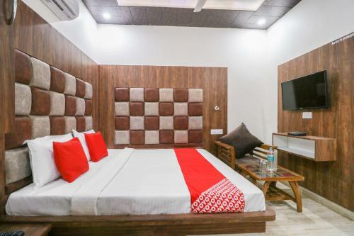 Oyo 72387 Hotel Ambani